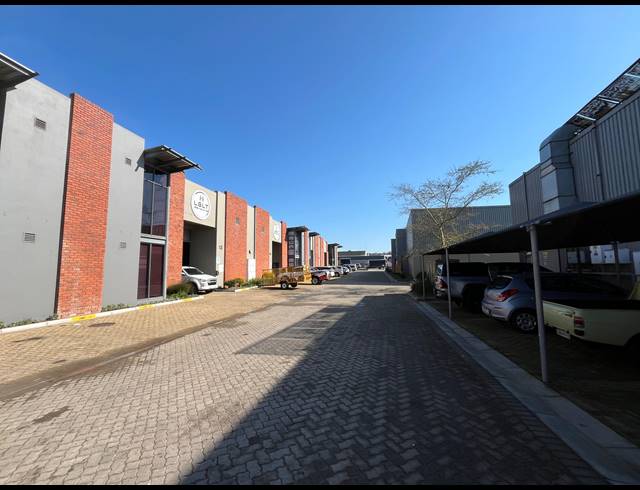 302M² WAREHOUSE TO LET IN STIKLAND INDUSTRIAL